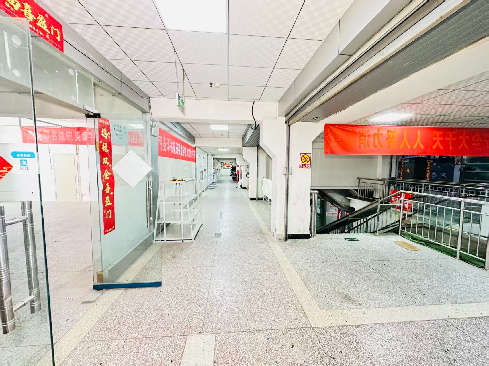 北区经二号街引入人工智能技术应用场景，推动AI与商业、零售、电商、企业服务等领域融合发展。
